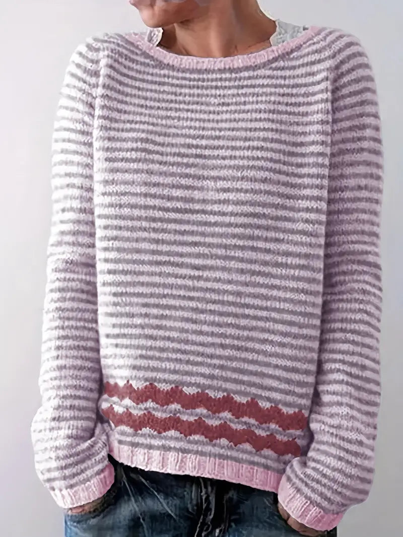 Pull rayé décontracté Lina de Danoir Paris, en rose, avec manches longues et style confortable, visible sur l'image.