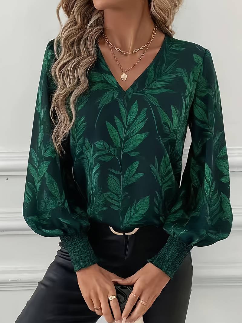 Blouse élégante Ruchama à imprimé feuilles verte de Danoir Paris, style sophistiqué et tissu léger.