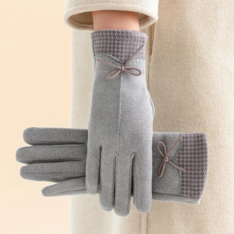 Gants en cachemire marron Emily de Danoir Paris, élégants et confortables, avec finition raffinée.