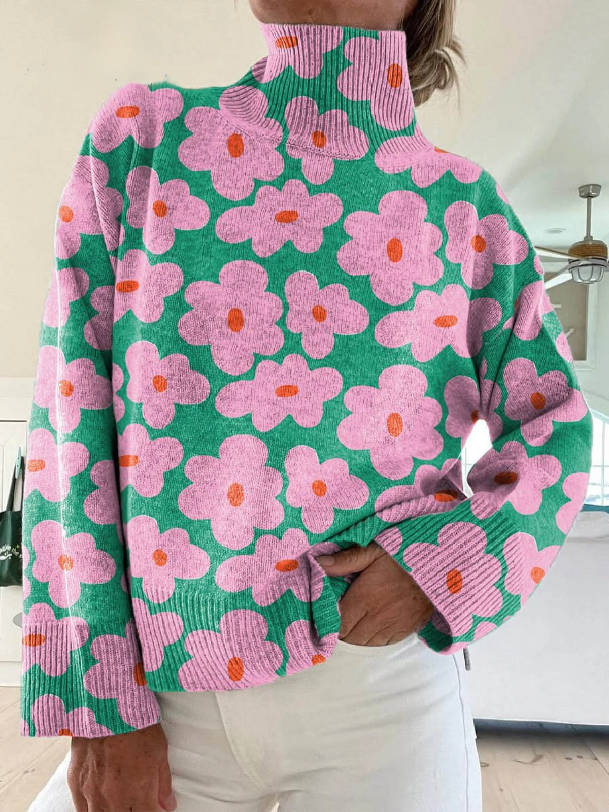 Pull Danoir Paris Aspen, confortable et élégant, multicolore, en laine douce, porté par un modèle pour un look chic et décontracté.