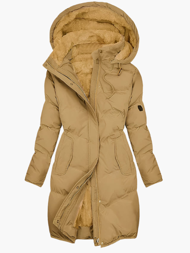 Manteau hivernal élégant Olivia de Danoir Paris en vert, coupe sophistiquée et détails raffinés pour femme.