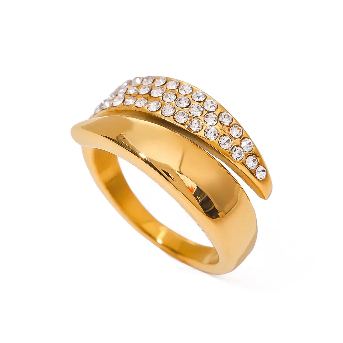 Bague symbolique élégante Leyna de Danoir Paris en or ajustable, détails raffinés et design sophistiqué visible sur l'image.
