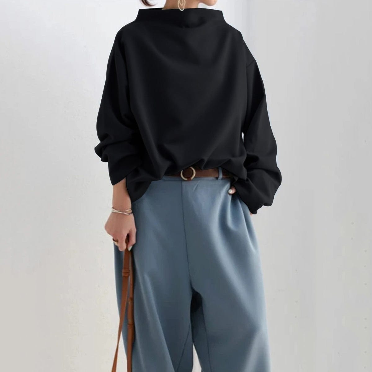 Haut décontracté noir Danoir Paris Renli FR1571, style élégant et confortable, porté en look décontracté.