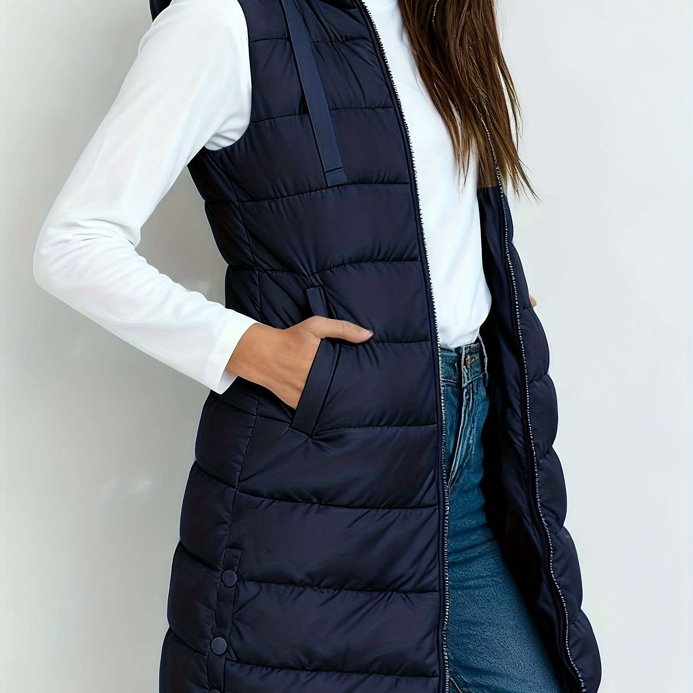 Veste à capuche chic Danoir Paris Emelia, coloris sombre, style tendance, détail élégant, idéale pour un look moderne et sophistiqué.