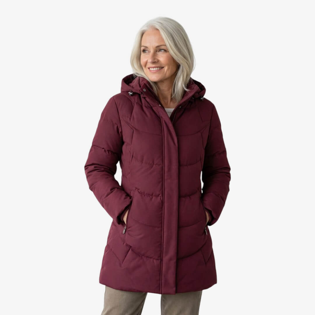 Manteau matelassé rouge Adeline de Danoir Paris, style chic et élégant, avec détails raffinés visible sur l'image.