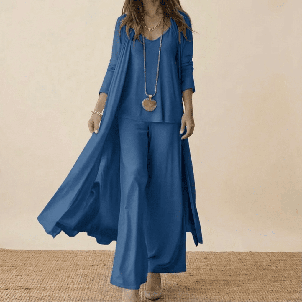 Ensemble élégant 3 pièces Barbara de Danoir Paris, robe taupe avec détails sophistiqués, porte-jarretelles et accessoires assortis.