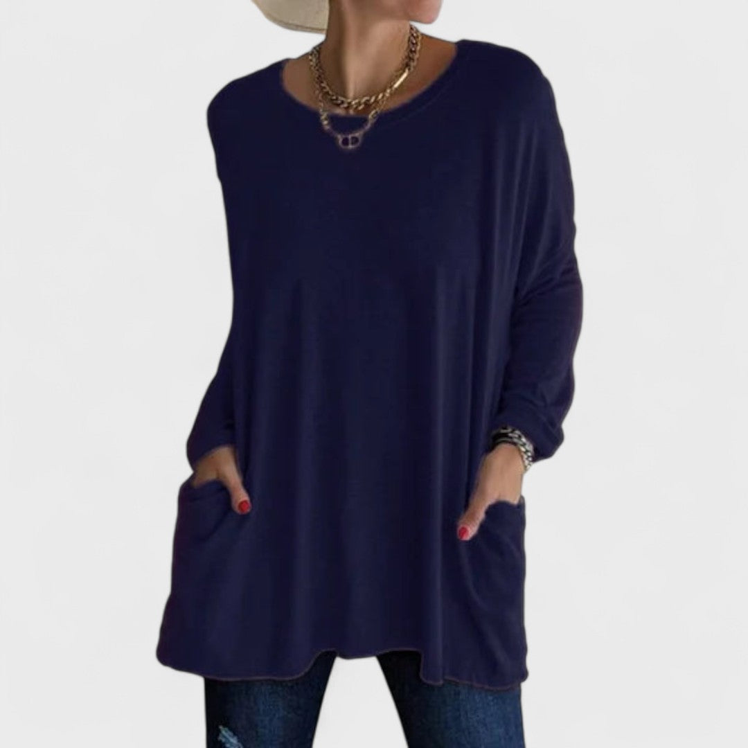 Blouse noire chic Rebecca de Danoir Paris, style élégant, tissu fluide, détails sophistiqués, portée féminine et moderne.