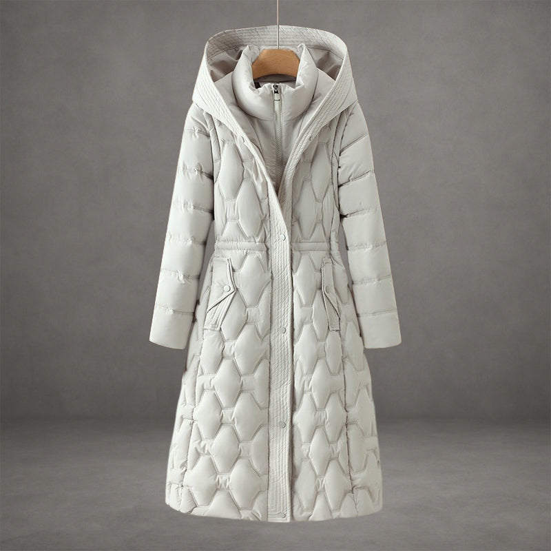 Manteau long imperméable rouge Danoir Paris FR1602 Lumière, coupe élégante, adapté pour la pluie et les temps humides.