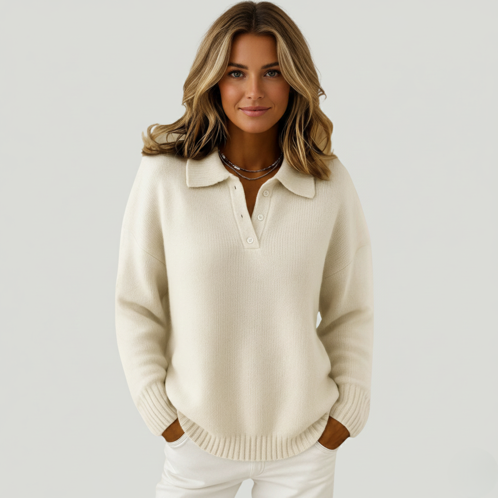Pull doux blanc Danoir Paris Clémentine FR1618, style chic et confortable, porté avec col rond et manches longues.