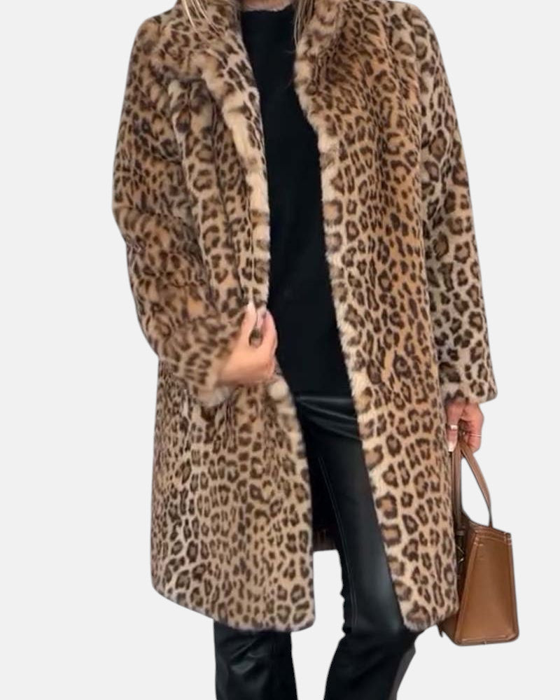 Manteau léopard élégant Danoir Paris Leia en kaki, coupe longue et raffinée, parfait pour un style chic et sophistiqué.