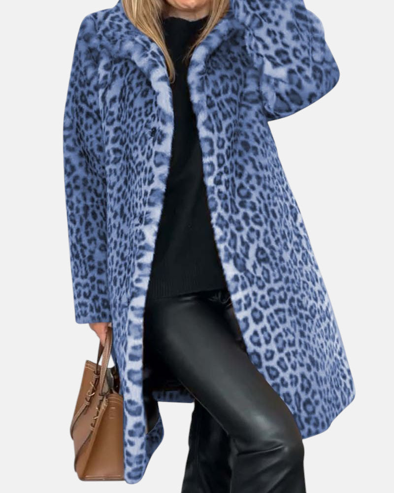 Manteau Léopard élégant Danoir Paris Leia en kaki, coupe longue, tissu sophistiqué, motif léopard tendance.