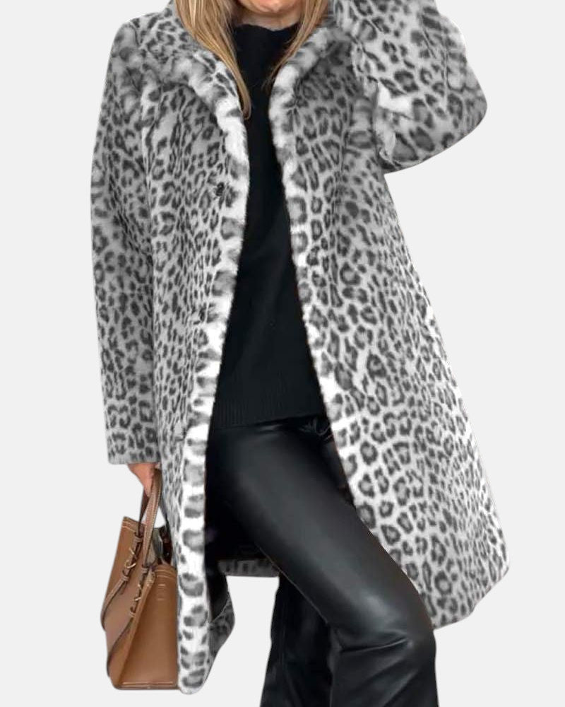 Manteau Léopard élégant Danoir Paris Leia, coupe longue kaki avec motif léopard, mode chic et sophistiquée.