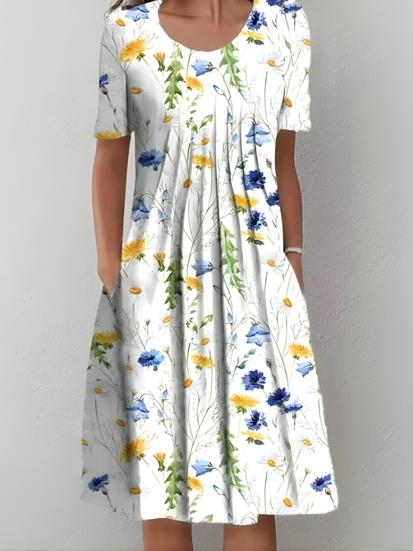 Robe plissée florale Cäcilia de Danoir Paris, tissu blanc avec motifs de fleurs rouges, vue de face en taille XS.