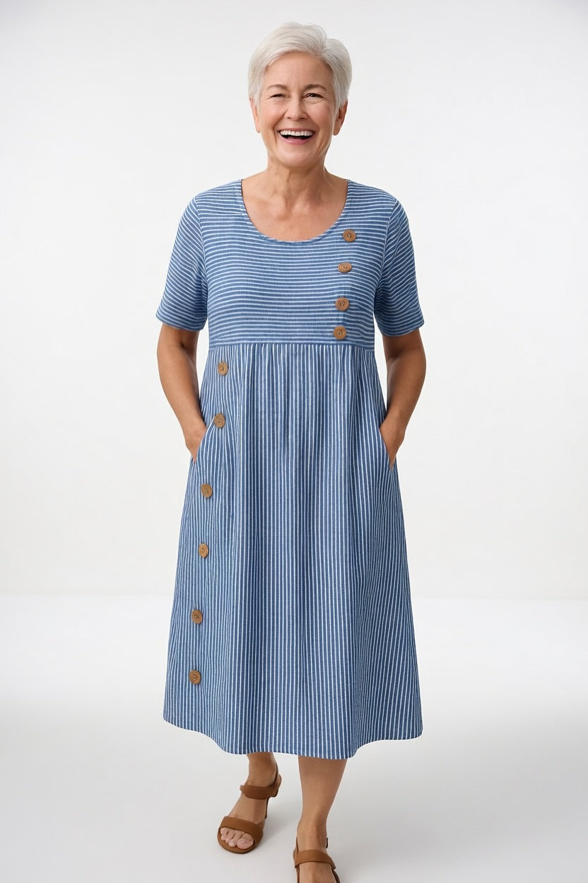 Robe fluide rayée bleu FR44 de Danoir Paris, style estival élégante avec coupe légère et charme décontracté.