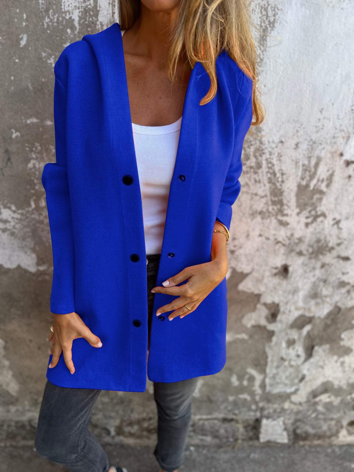 Gilet décontracté chic rouge Adriana de Danoir Paris, style élégant et confortable pour femmes.