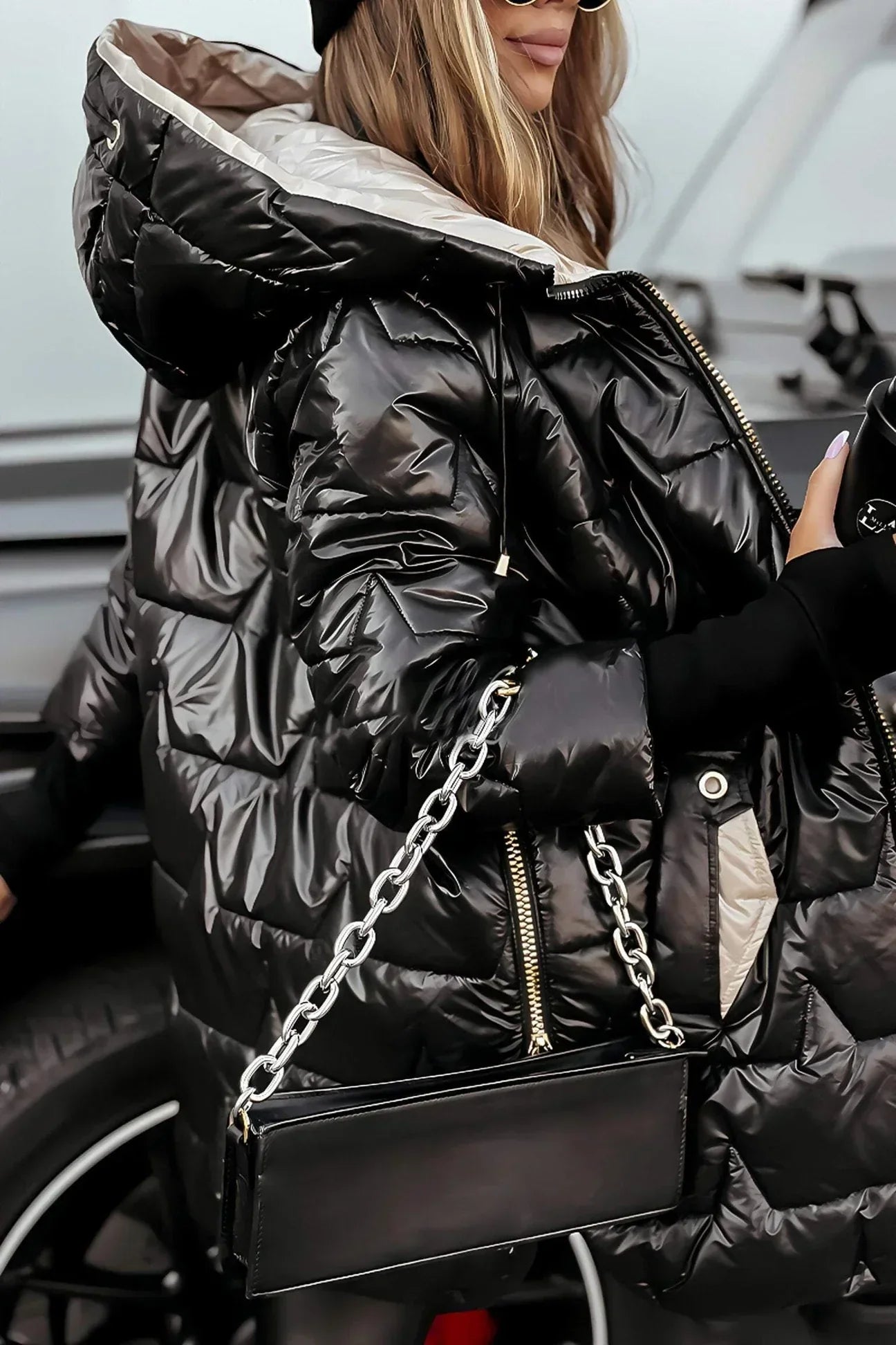 Manteau automnal élégant Nolwen de Danoir Paris, en beige, avec coupe sophistiquée et détails raffinés.
