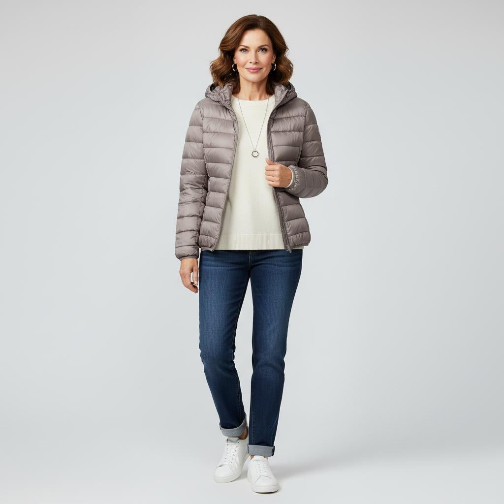 Veste élégante et légère Karen de Danoir Paris en couleur champagne, vue de face, avec détails de couture.