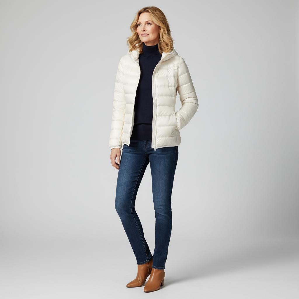 Veste élégante et légère Danoir Paris Karen FR831 en champagne, vue de face avec détails du tissu.