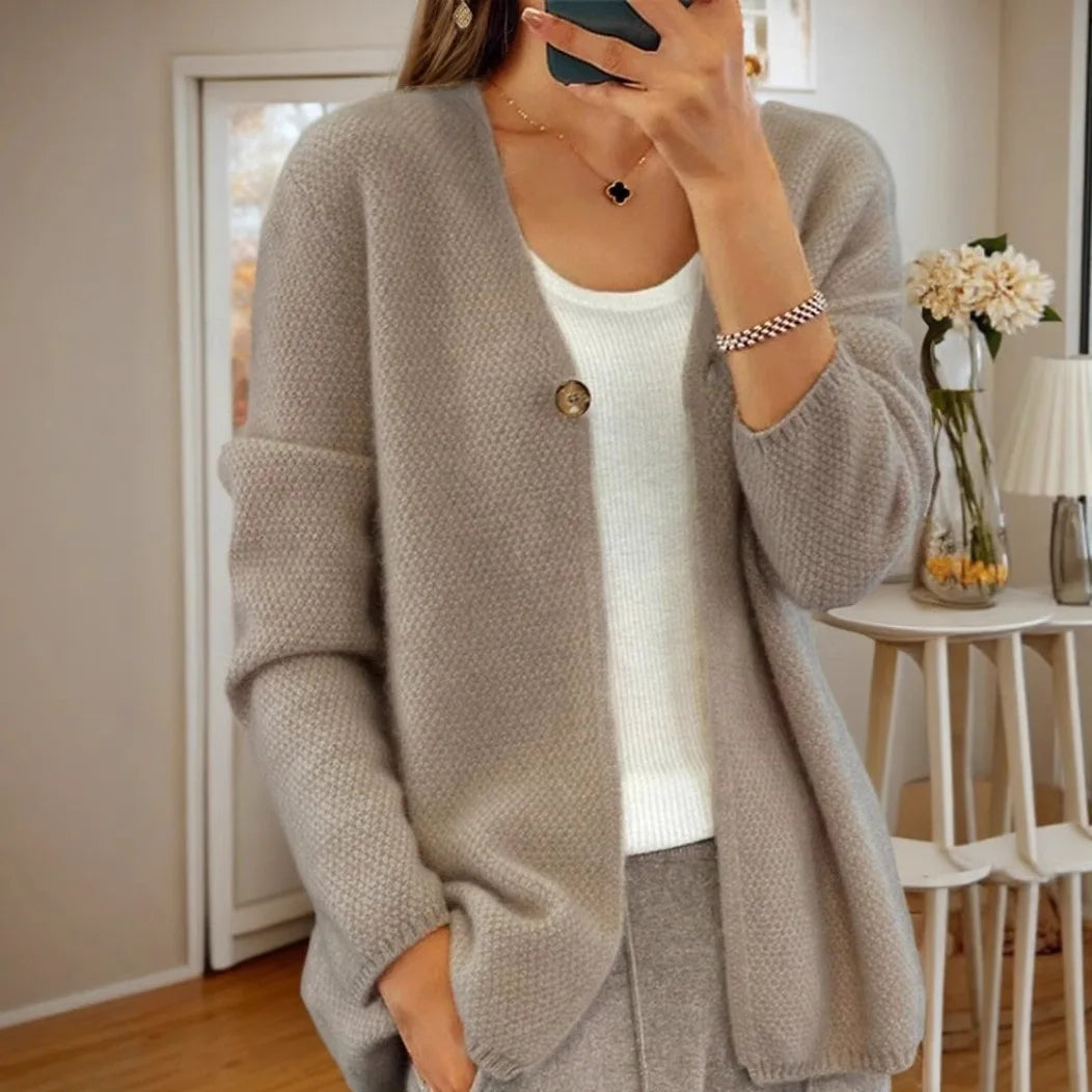 Veste Betina Danoir Paris FR834 en kaki, style décontracté et élégant, vue de face avec détails du tissu et coupe.