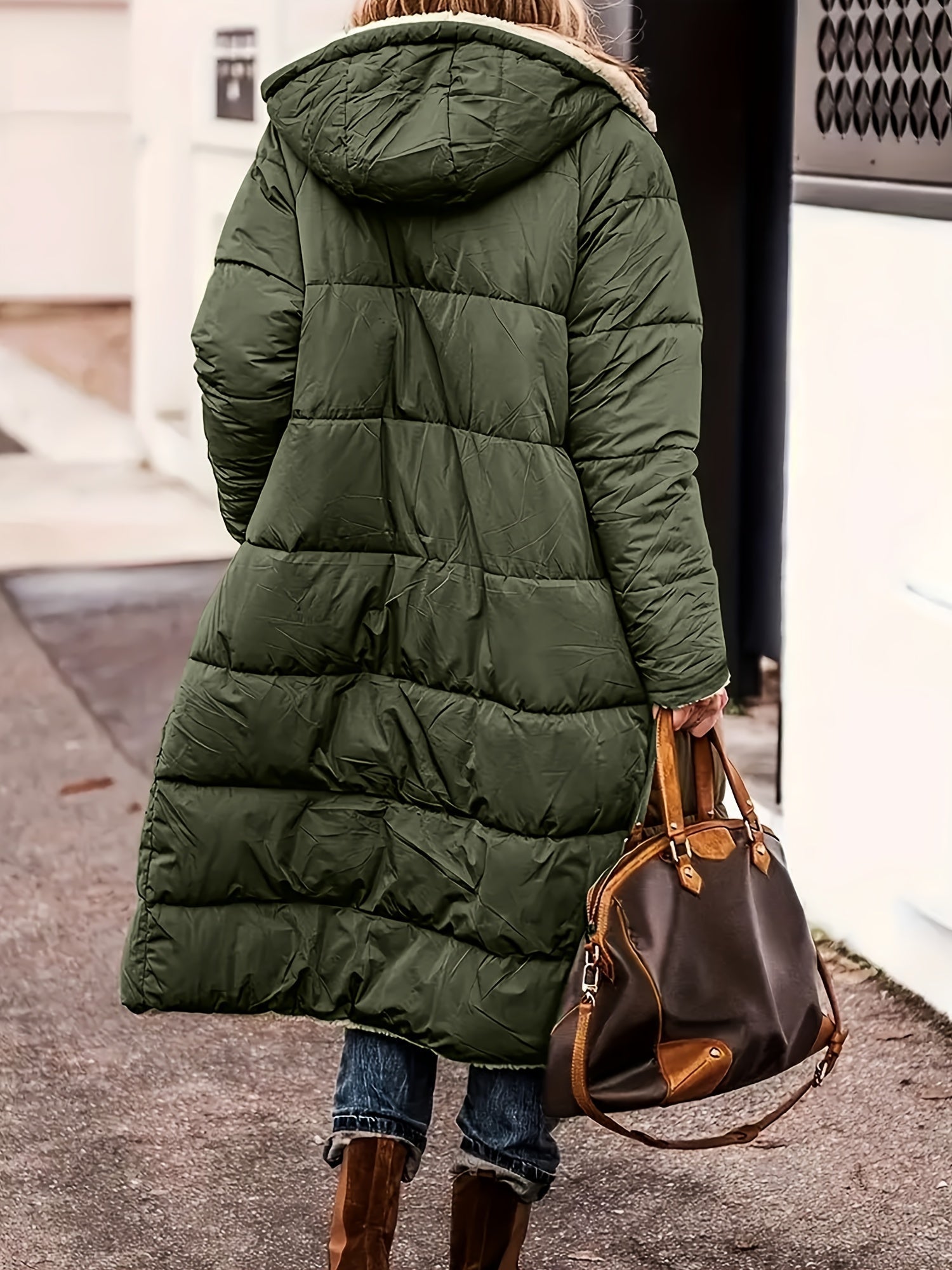 Manteau d'hiver noir Amelia de Danoir Paris, style chic et élégant, en tissu chaud et confortable.