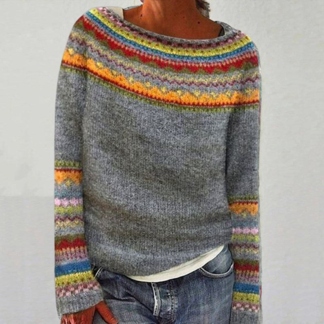 Pull Heather rétro chic Danoir Paris en bleu, col rond et coupe élégante, porté sur mannequin.