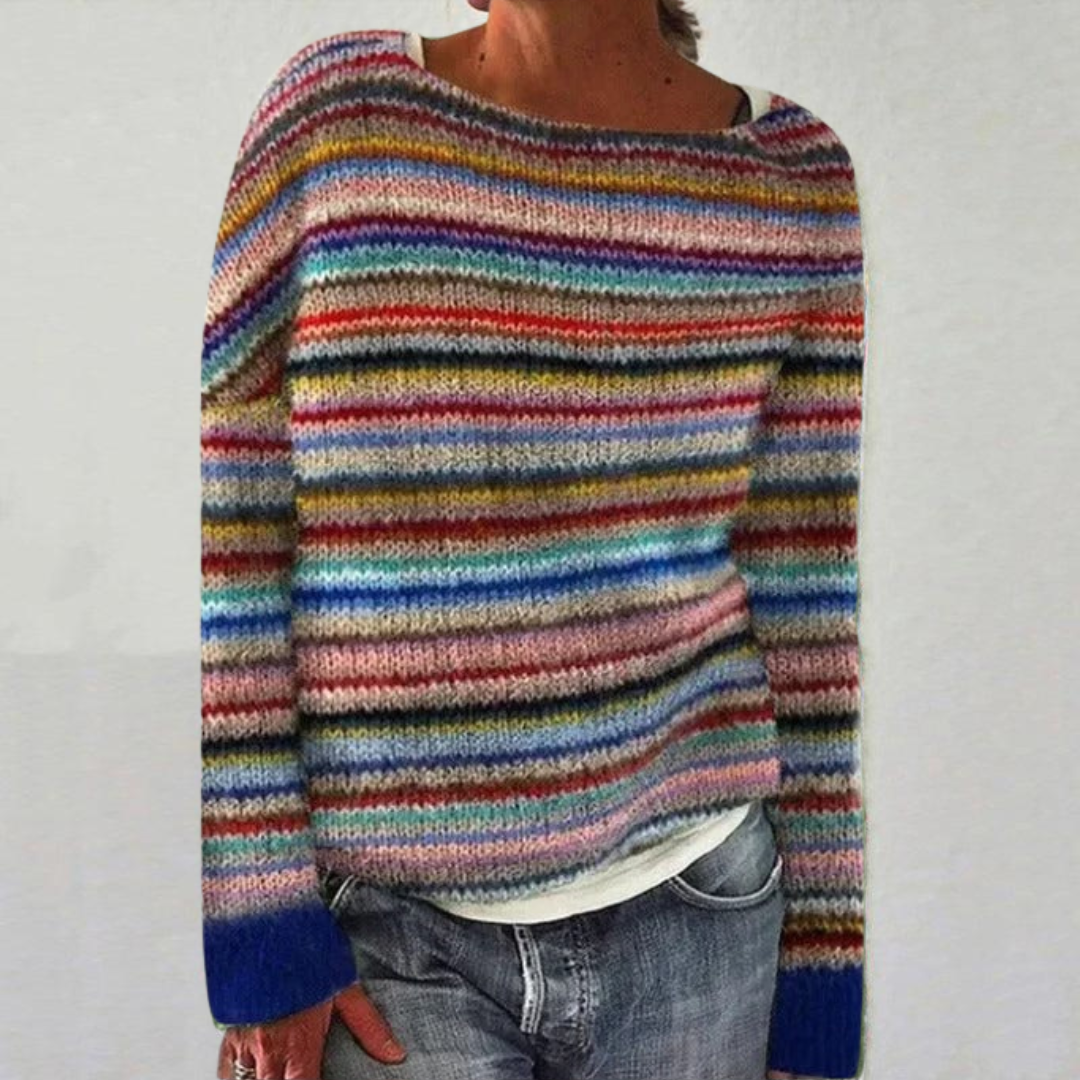 Pull rétro chic Heather en bleu Danoir Paris FR845, vue de face avec col en V et détails en maille.