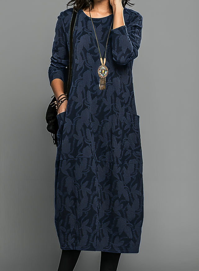 Robe d'hiver élégante Danoir Paris Raelyn en vert avec détails sophistiqués, portée sur un mannequin.