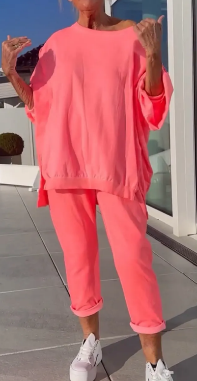 Ensemble loungewear oversize Frieda de Danoir Paris en jaune, vêtement confortable pour la détente et le style décontracté.