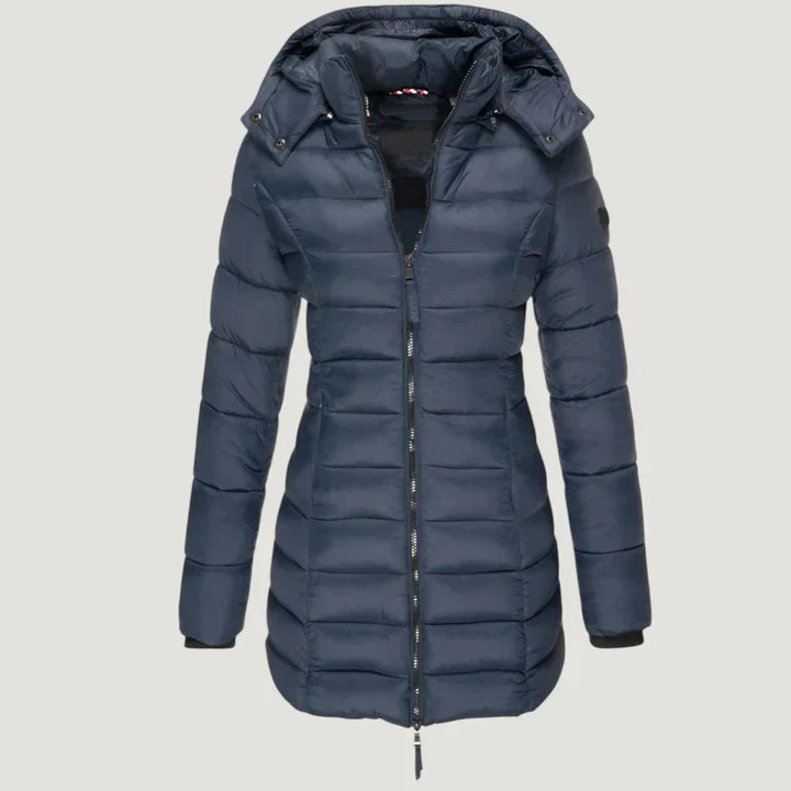 Veste d'hiver élégante Maria de Danoir Paris en bleu, coupe ajustée, tissu chaud et sophistiqué, pour femmes.