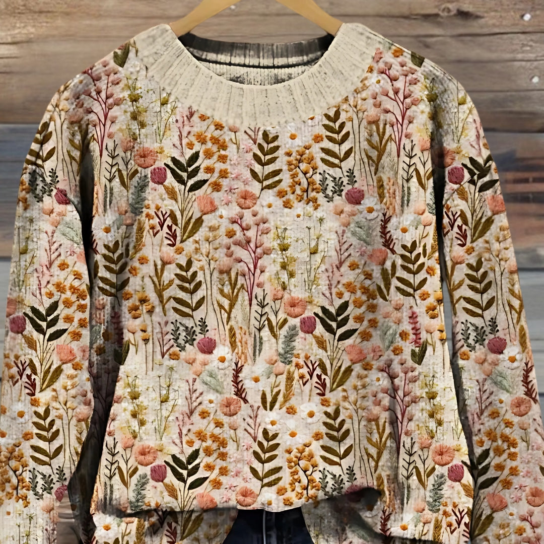 Pull floral élégant Nova Danoir Paris, en beige, avec motif fleuri, porté sur mannequin, style chic et sophistiqué.