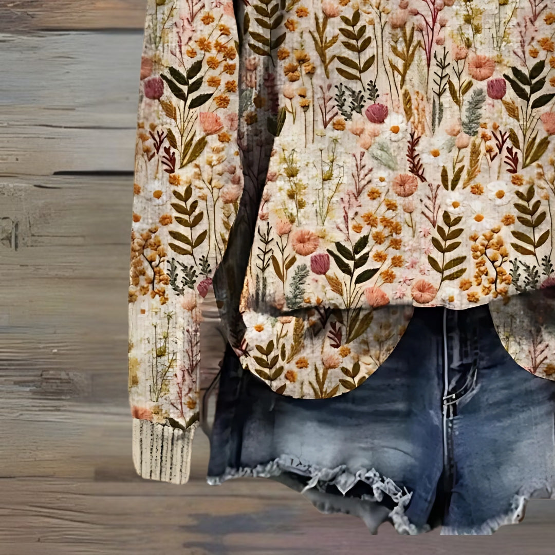 Pull floral élégant Nova Danoir Paris FR866 en beige, détail de motif floral et style chic, porté ou posé sur un fond neutre