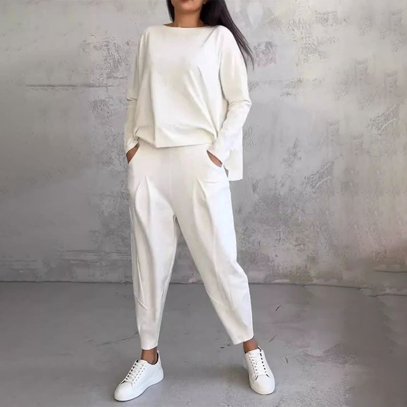 Ensemble Confortable et Chic FR868 Danoir Paris, vêtement noir élégant porté par un mannequin.