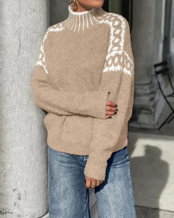 Pull gris Danoir Paris Liv - Pull Scandinave Chic, léger et élégant, en tissu doux, porté sur un mannequin.