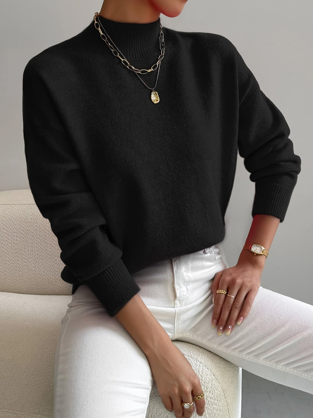 Pull blanc Danoir Paris Jennifer FR894 élégant et chaud, porté en vue de face, en maille douce et confortable.