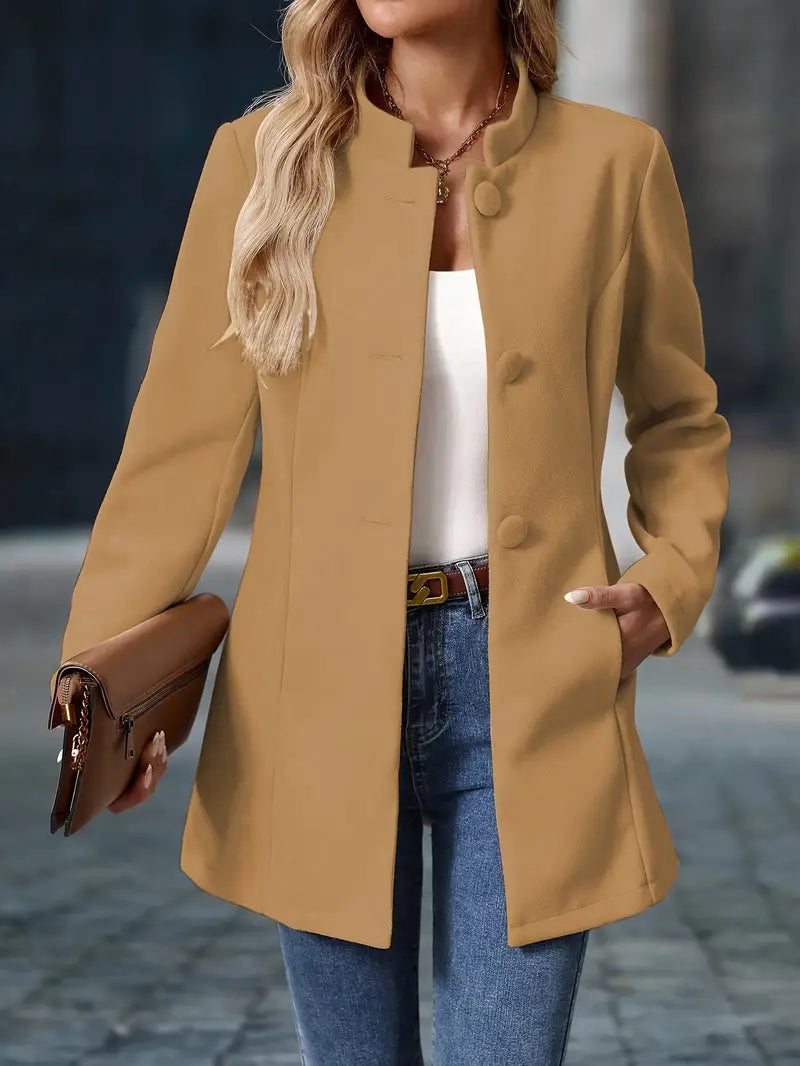 Veste élégante quotidienne Danoir Paris Sofia en crème, coupe sophistiquée et tissu léger pour un look chic et confortable.