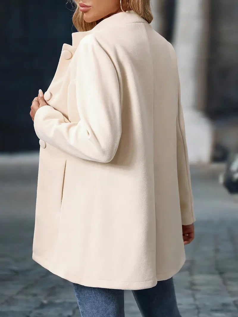 Veste élégante quotidienne Sofia de Danoir Paris en crème, avec coupe moderne et détails sophistiqués.