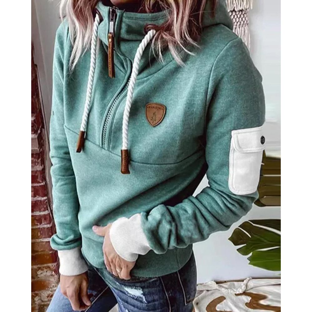 Pull doux et stylé Danoir Paris Chantal en vert, porté par un mannequin, style moderne et confort visible.