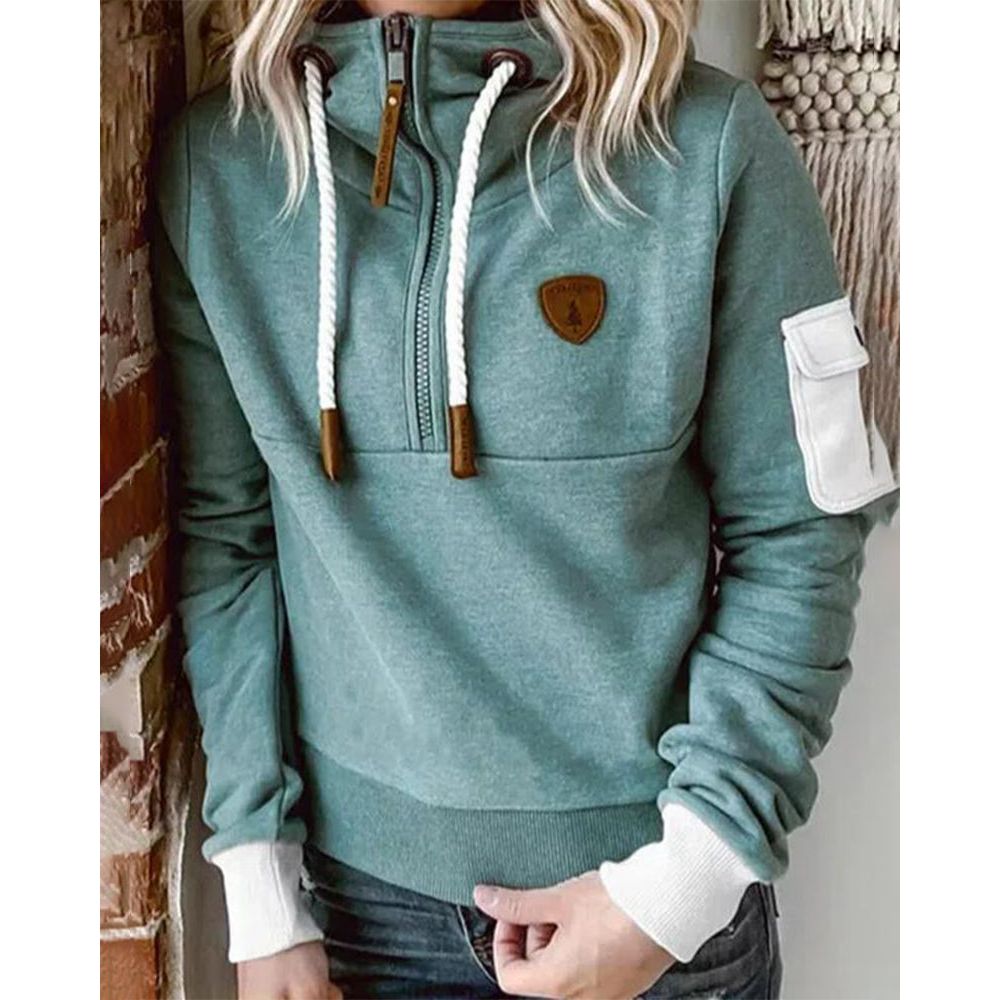 Pull doux et stylé Chantal Danoir Paris en vert, en laine confortable, porté par un mannequin.
