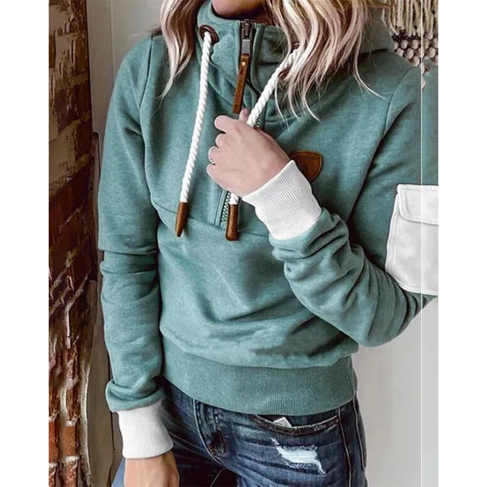 Pull doux et stylé Danoir Paris FR899 Chantal en vert, en laine confortable, porté sur mannequin.