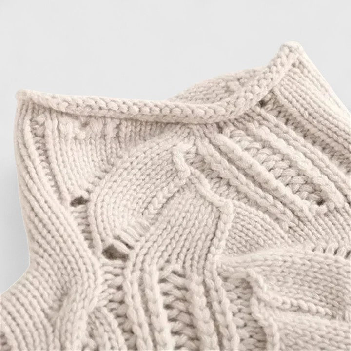 Pull chaud élégant Danoir Paris Mila FR905 en beige, vue de face, tissu doux et coupe sophistiquée.