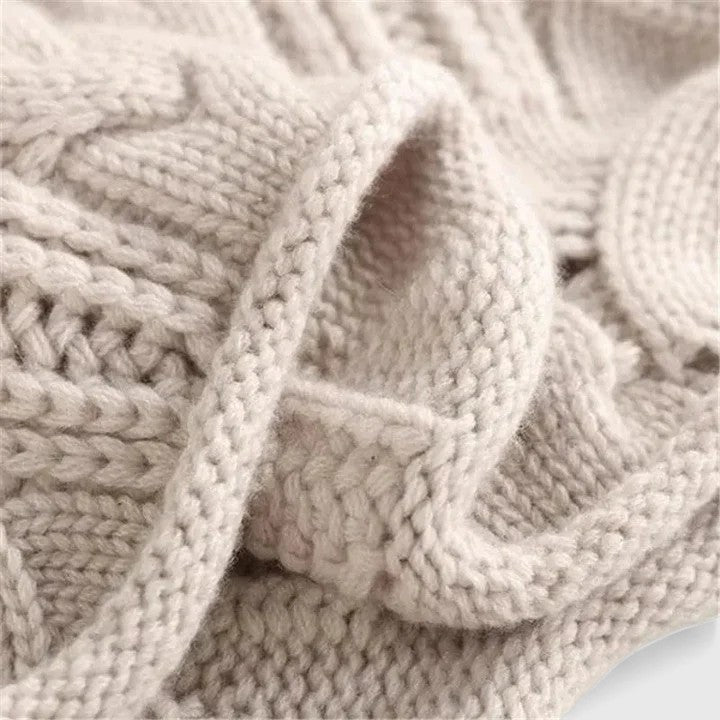 Pull chaud beige Danoir Paris Mila FR905, élégant et confortable, porté par un mannequin.