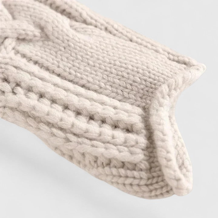 Pull chaud beige Danoir Paris Mila FR905, élégant et confortable, vu de face avec col rond et manches longues.