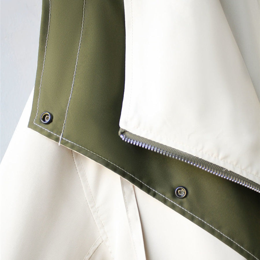 Veste élégante anti-pluie blanche Danoir Paris FR907, style moderne avec capuche et fermeture à boutons.