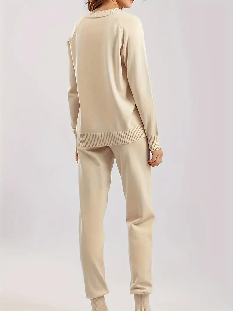 Ensemble décontracté élégant Danoir Paris FR916 beige pour femme, vue de face, tissu confortable et style chic.