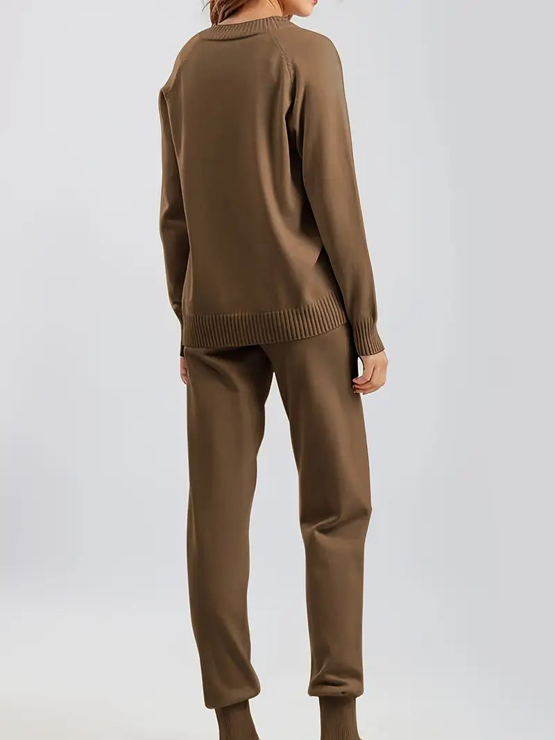 Ensemble décontracté élégant Danoir Paris FR916 beige pour femme, veste et pantalon confortables, vue en gros plan.