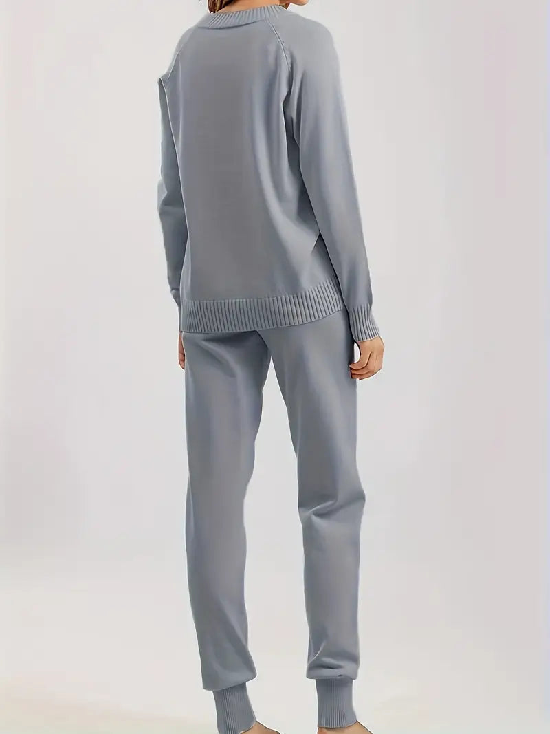 Ensemble décontracté élégant Danoir Paris FR916 beige pour femme, vêtement confortable et chic, vue de face.