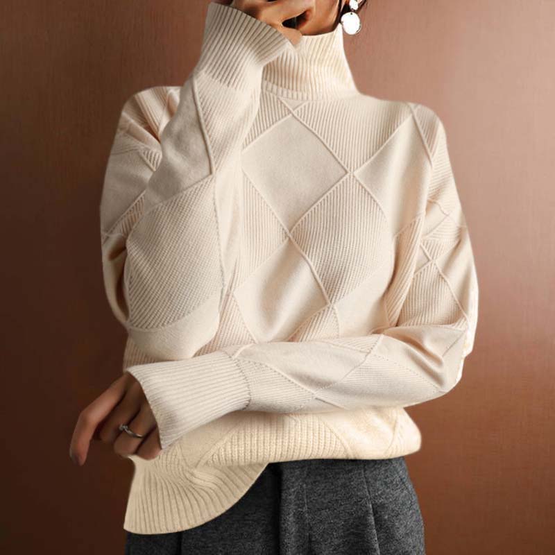 Pull Danoir Paris Sara FR921 beige, doux et élégant, en maille confortable pour un style chic et décontracté.