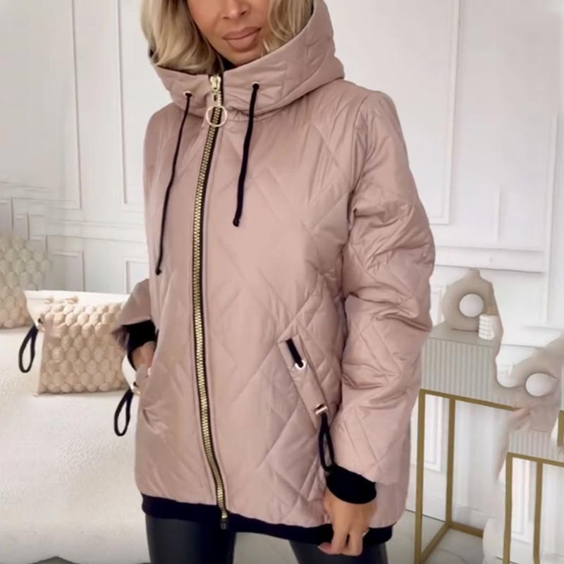 Parka d'hiver élégante Helena de Danoir Paris en rose, coupe moderne, idéale pour la saison froide.