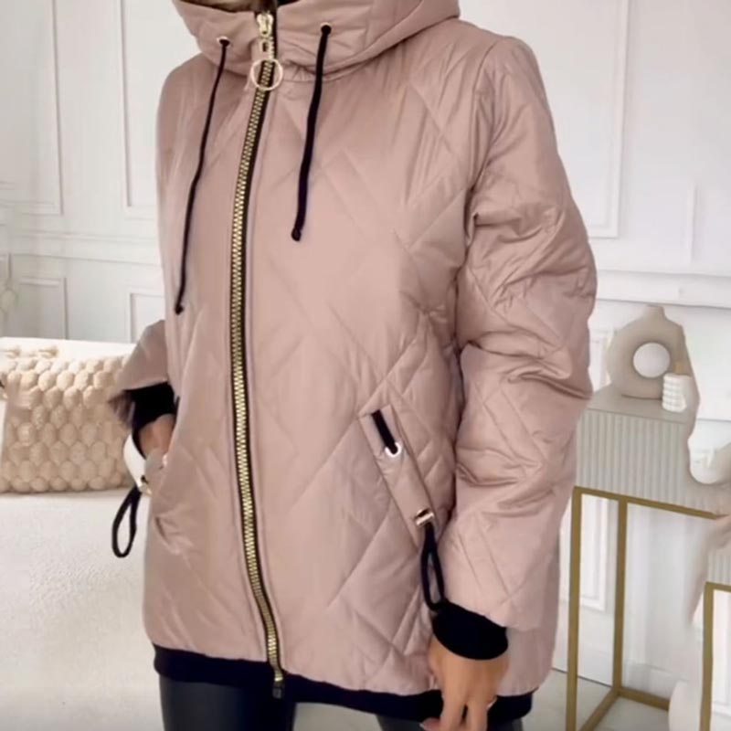 Parka d'hiver élégante Danoir Paris Helena FR927 en rose, chaud et tendance pour femmes, vue de face sur fond neutre.