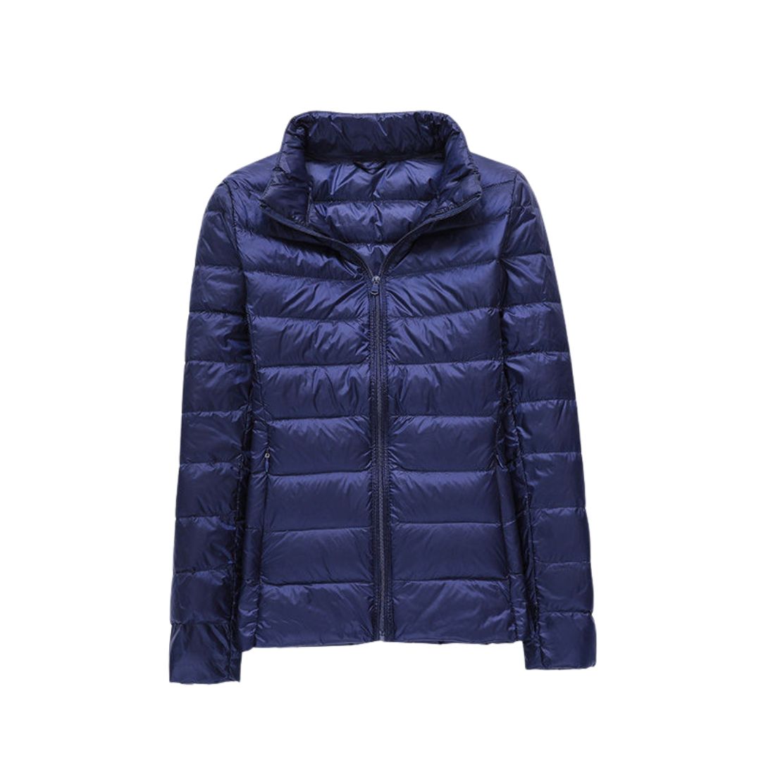 Veste ultra légère Danoir Paris Elin FR939 de couleur rose, élégante et tendance, portée sur mannequin.